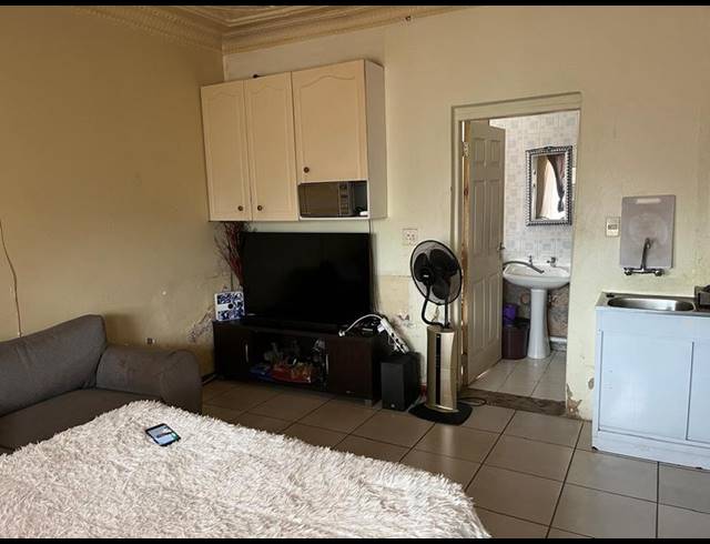1 BEDROOM PROPERTY TO RENT IN BEZUIDENHOUT VALLEY